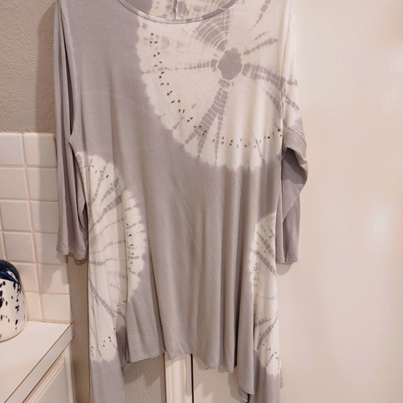 NWOT Belldini Gray and White Tie Dye Long Sleeved Flared Hem Tunic XL. - Picture 8 of 10